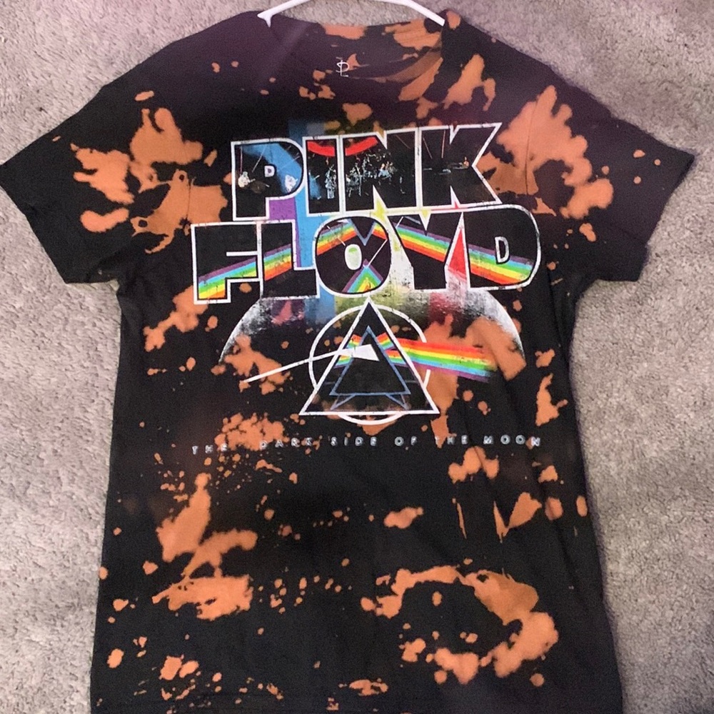 Brand: Pink Floyd      Size: Small